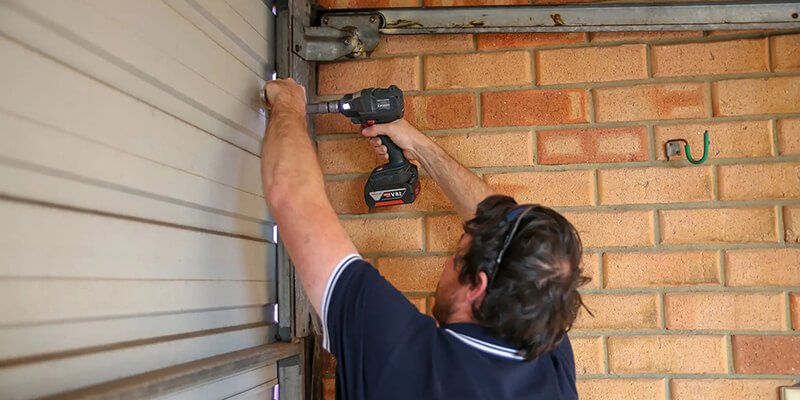 Garage Door Repairman - Hustler Garage Door Repair